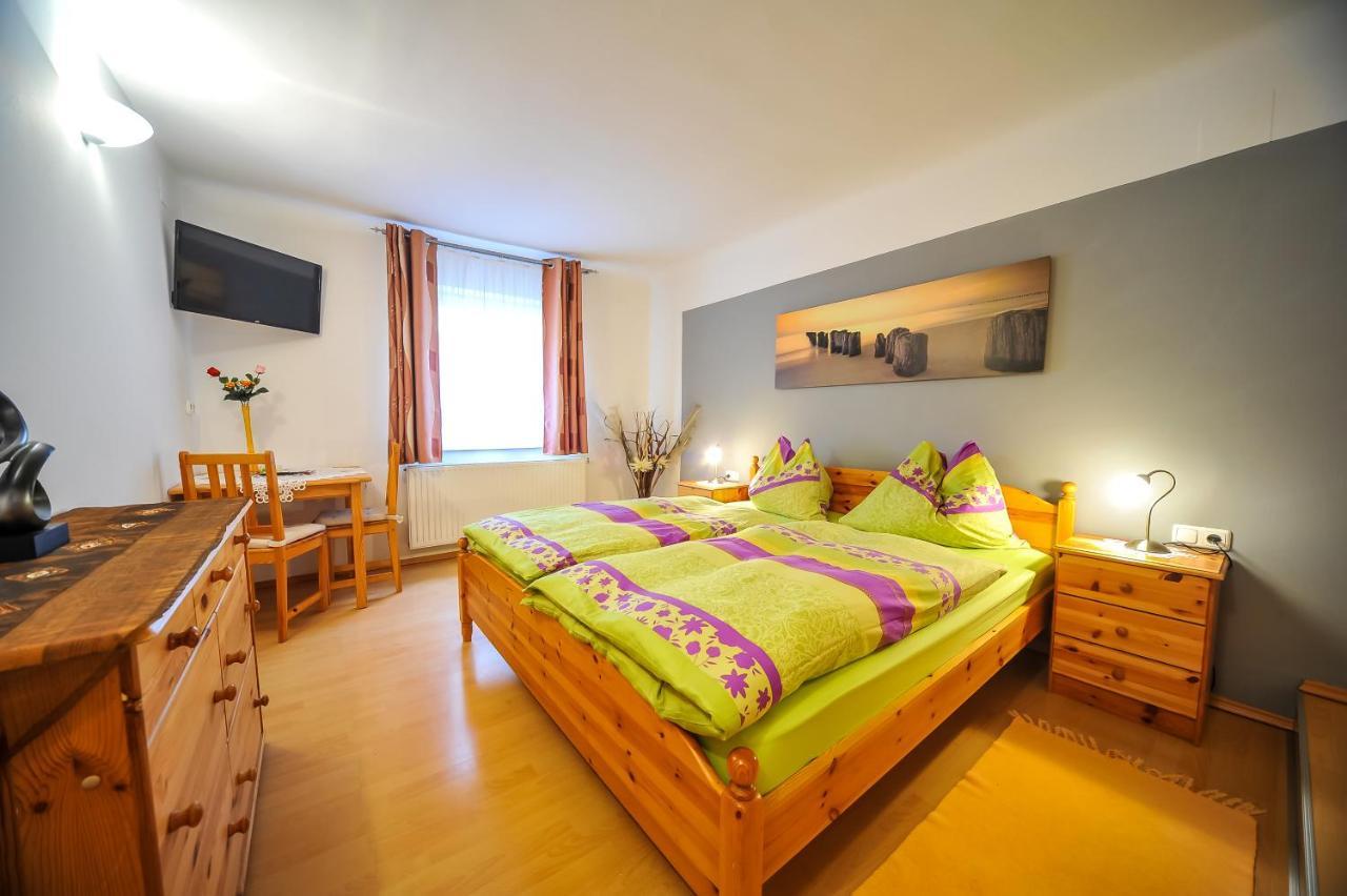 Cafe Hoppala Bed & Breakfast Sankt Peter-Freienstein Luaran gambar